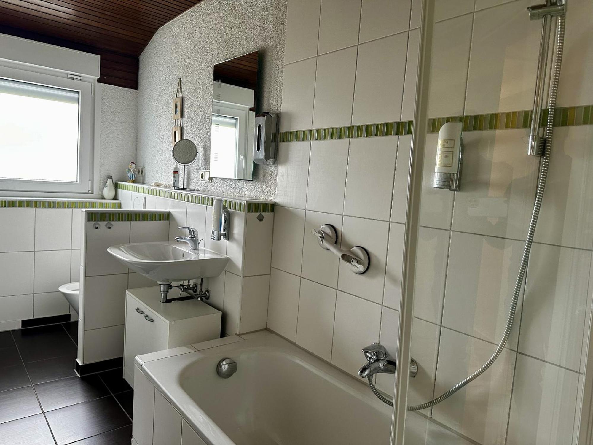 Haus Alt - Ferienwohnung Illingen  Екстер'єр фото