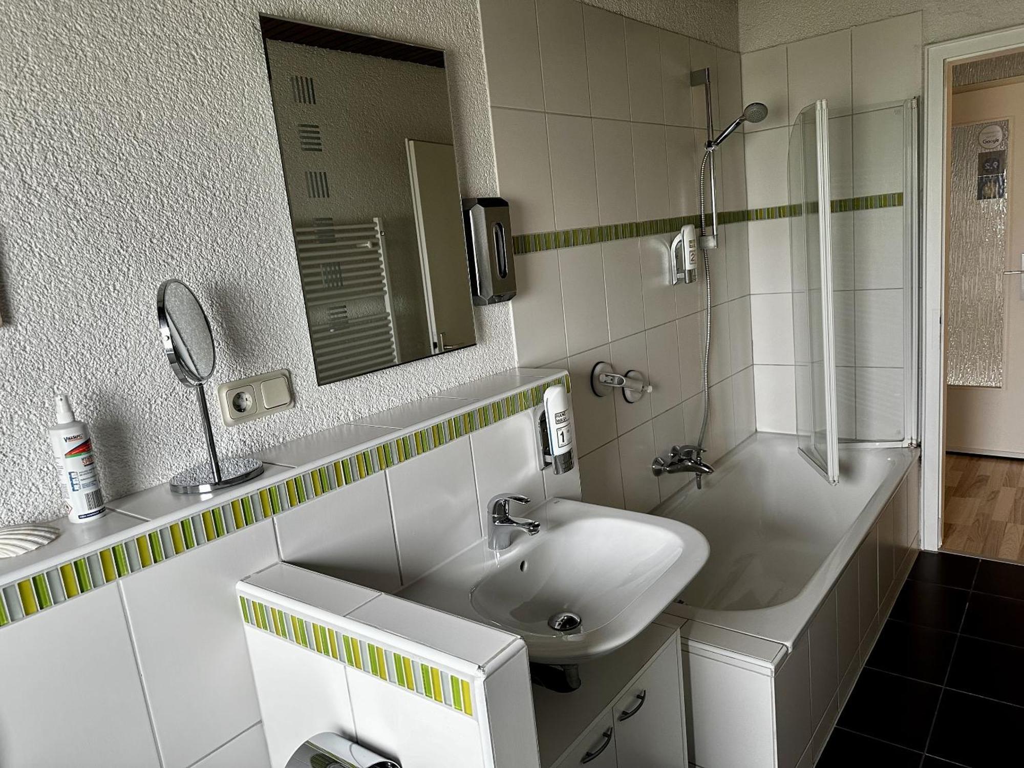 Haus Alt - Ferienwohnung Illingen  Екстер'єр фото